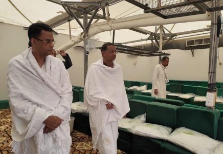 وزير الشؤون الإسلامية يتفقد مخيم الحجاج الموريتانيين بمنى قبل يوم التروية