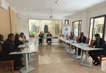 إطلاق ورشتين لتكوين القضاة وكتاب الضبط العاملين بمحاكم مكافحة العبودية