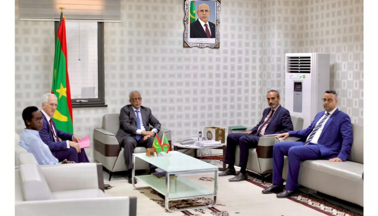 وزير الشؤون الاقتصادية يستقبل سفير المملكة المتحدة
