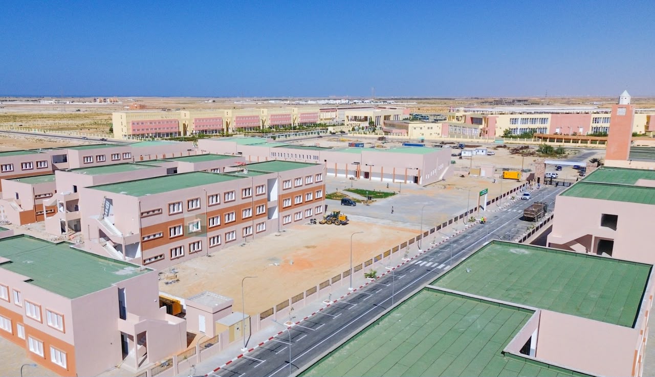 أساتذة جامعيون شباب يطالبون الغزواني بتفعيل تعهد منحهم قطعاً أرضية
