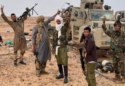 بعد تأكيد الجيش المالي صد الهجمات.. جبهة تحرير أزواد تعلن السيطرة على مواقع رئيسية في أنفيف