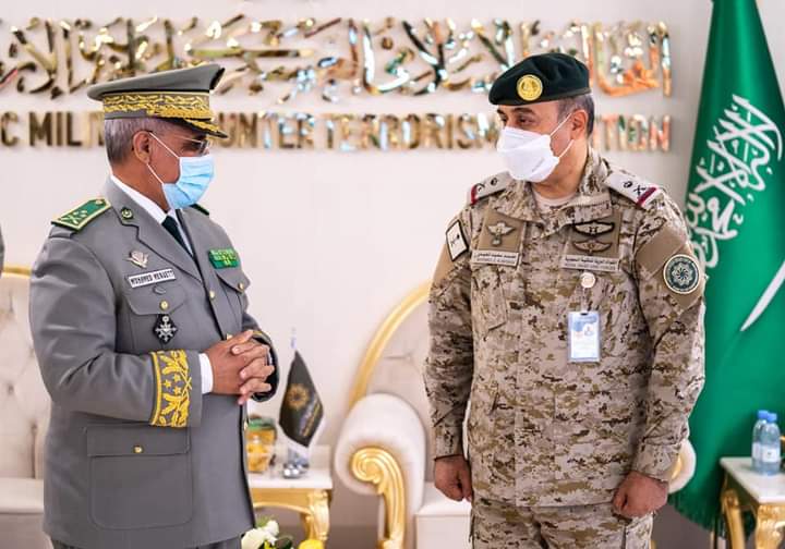 قائد الأركان العامة للجيوش يعود  من زيارة للمملكة العربية السعودية