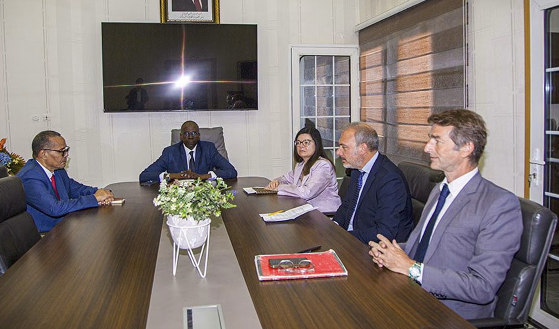 وزير المالية يبحث مع السفيرة الإيطالية تعزيز التعاون الاقتصادي ودعم الاستثمارات