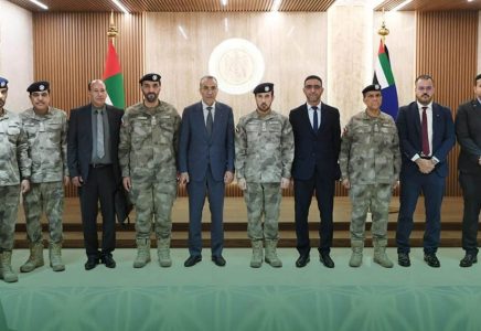 مدير الأمن الوطني يبحث في أبوظبي تعزيز التعاون الأمني