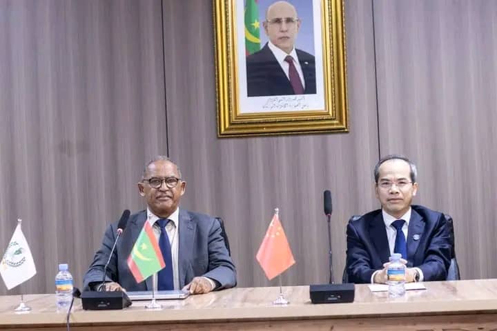 “جامعة نواكشوط تستقبل وفدًا أكاديمياً من جامعة هوهاي الصينية.”