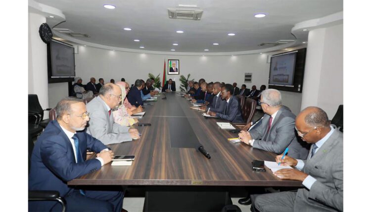 الوزير الأول يترأس اجتماعا لإطلاق البعثات الوزارية إلى الولايات الداخلية تحضيرا للمرحلة الثانية من البرنامج الاستعجالي للتنمية المحلية