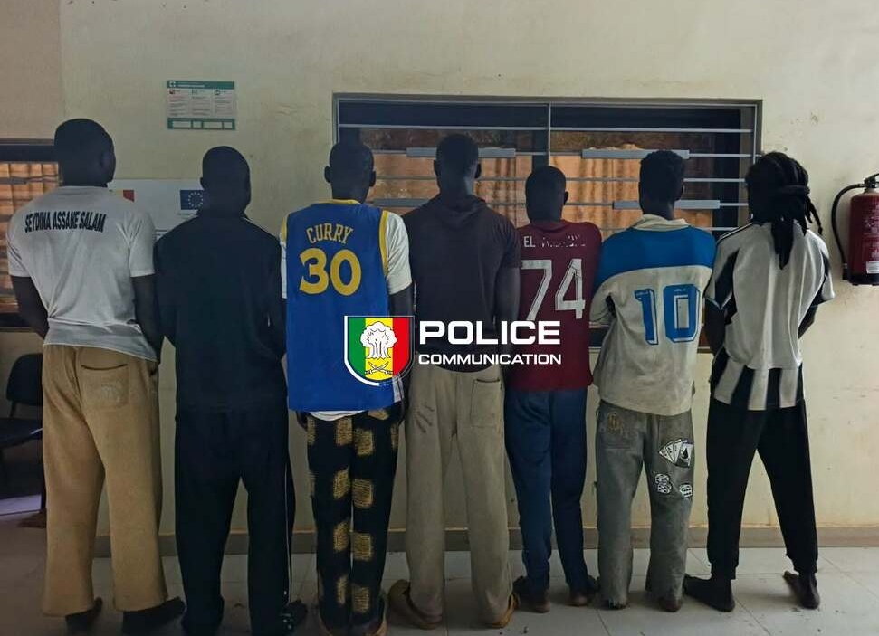 السنغال تفكك شبكة لتهريب المهاجرين